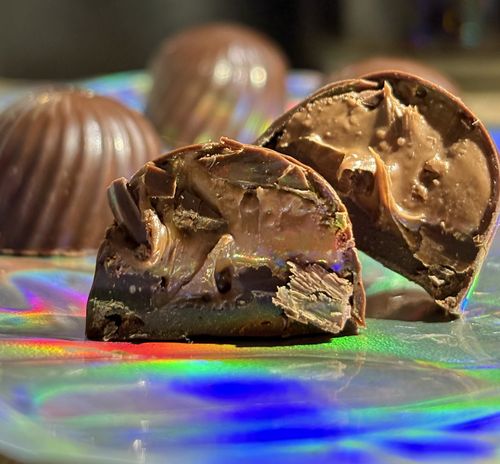 Bombón elaborado con cacao al 70% relleno de Nutella.